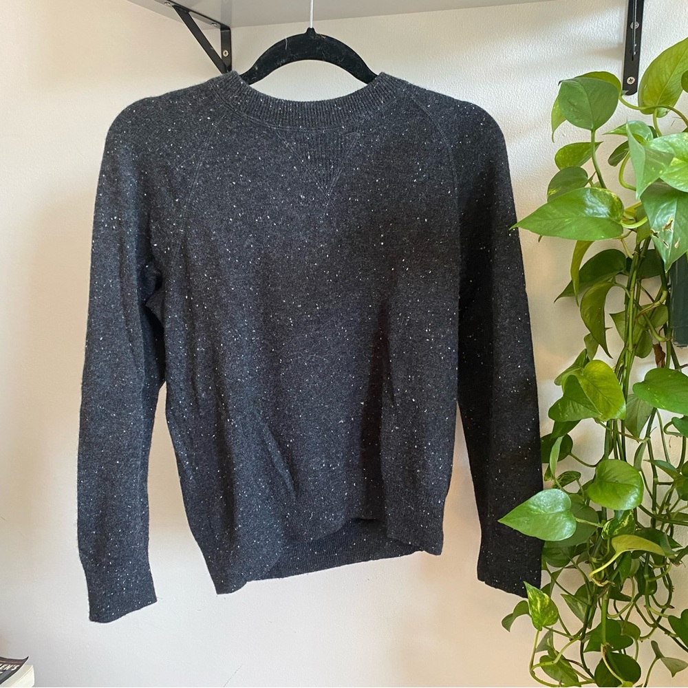 Everlane cashmere dotted white charcoal sweater.